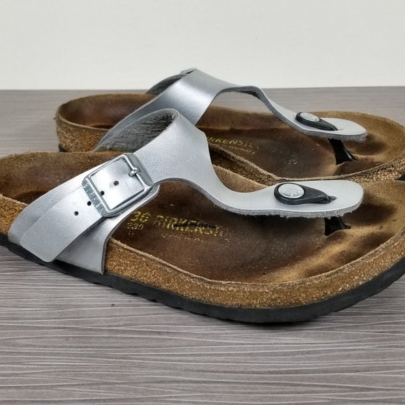 Birkenstock Gizeh Footbed Sandal, Silver Faux Leather, Womens Size 5-5.5 M / 36 - Picture 2 of 12